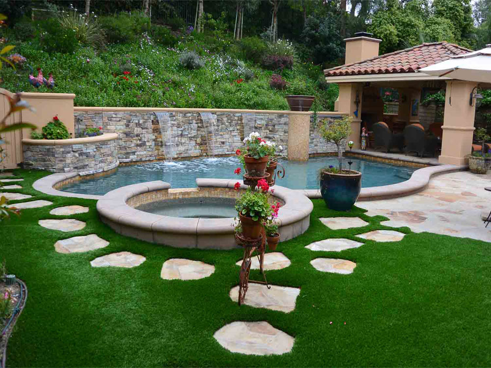 U shape artificial grass appliations.jpg